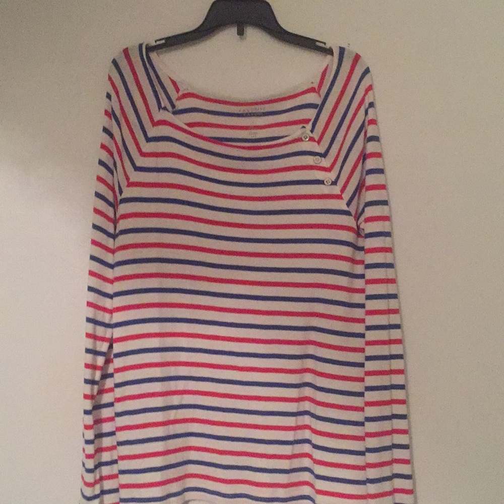 Long sleeve stripes top.